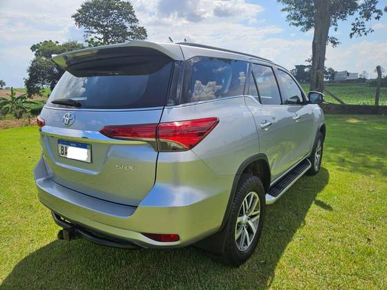 TOYOTA HILUX SW4 2.8 SRX 4X4 7 LUGARES 16V TURBO INTERCOOLER DIESEL 4P AUTOMÁTICO